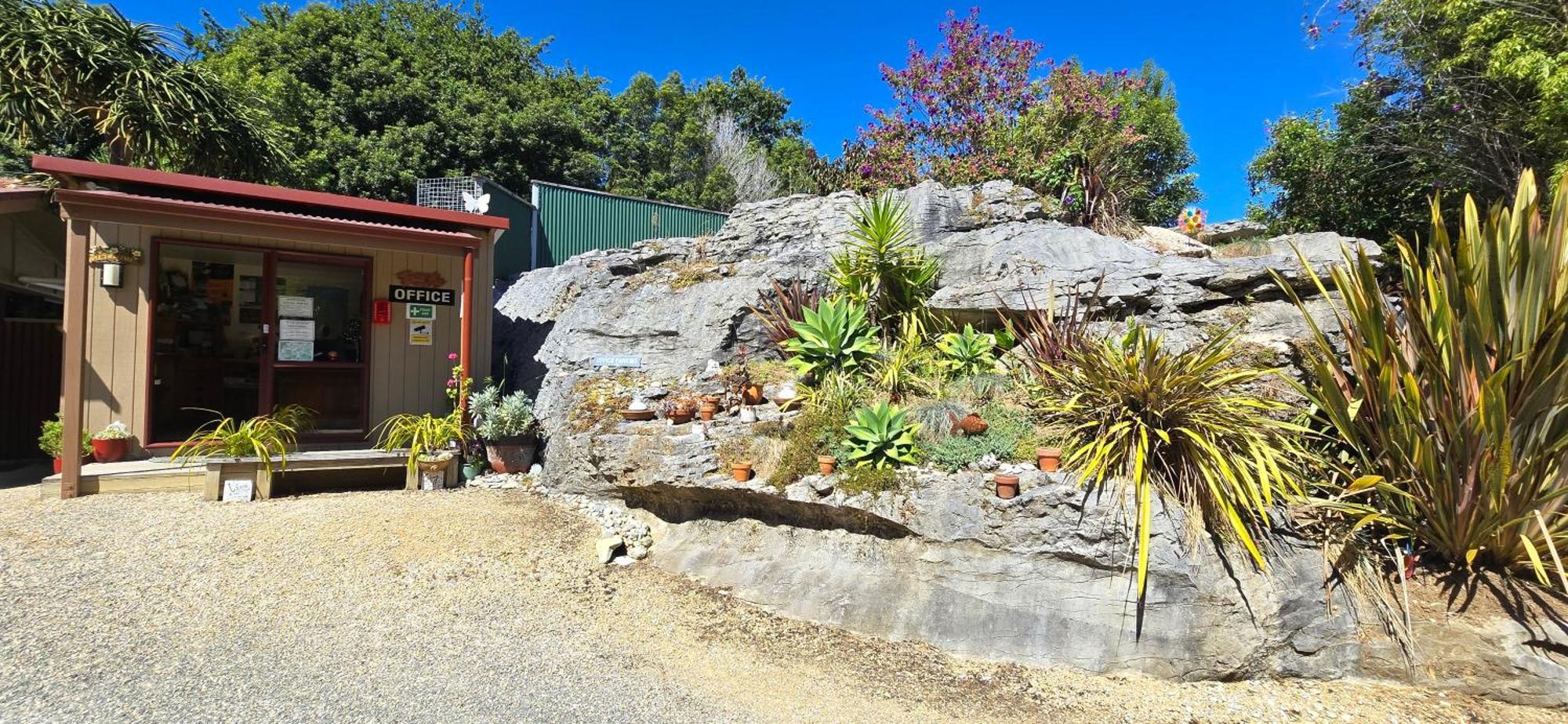 تاكاكا The Rocks Chalets المظهر الخارجي الصورة
